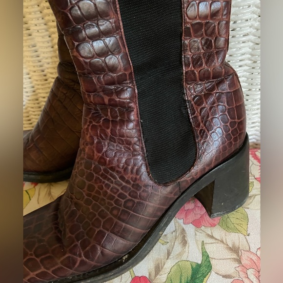 FREE LANCE PARIS BURGUNDY CROC EMBOSSED LEATHER SIDE ELASTIC TALL BOOTS - Picture 5 of 16